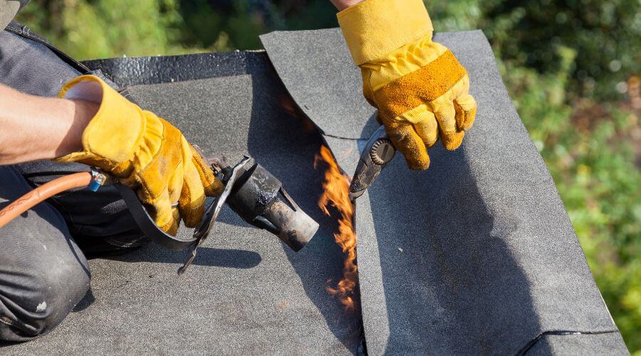 Professional gutter cleaning in Tarpon Springs, FL